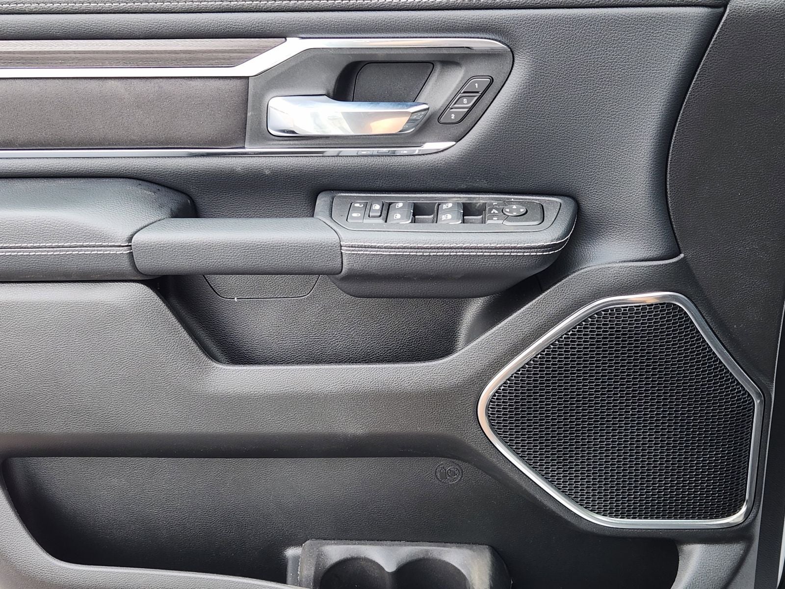 2026 RAM Ram 1500 RAM 1500 LARAMIE CREW CAB 4X2 5'7' BOX