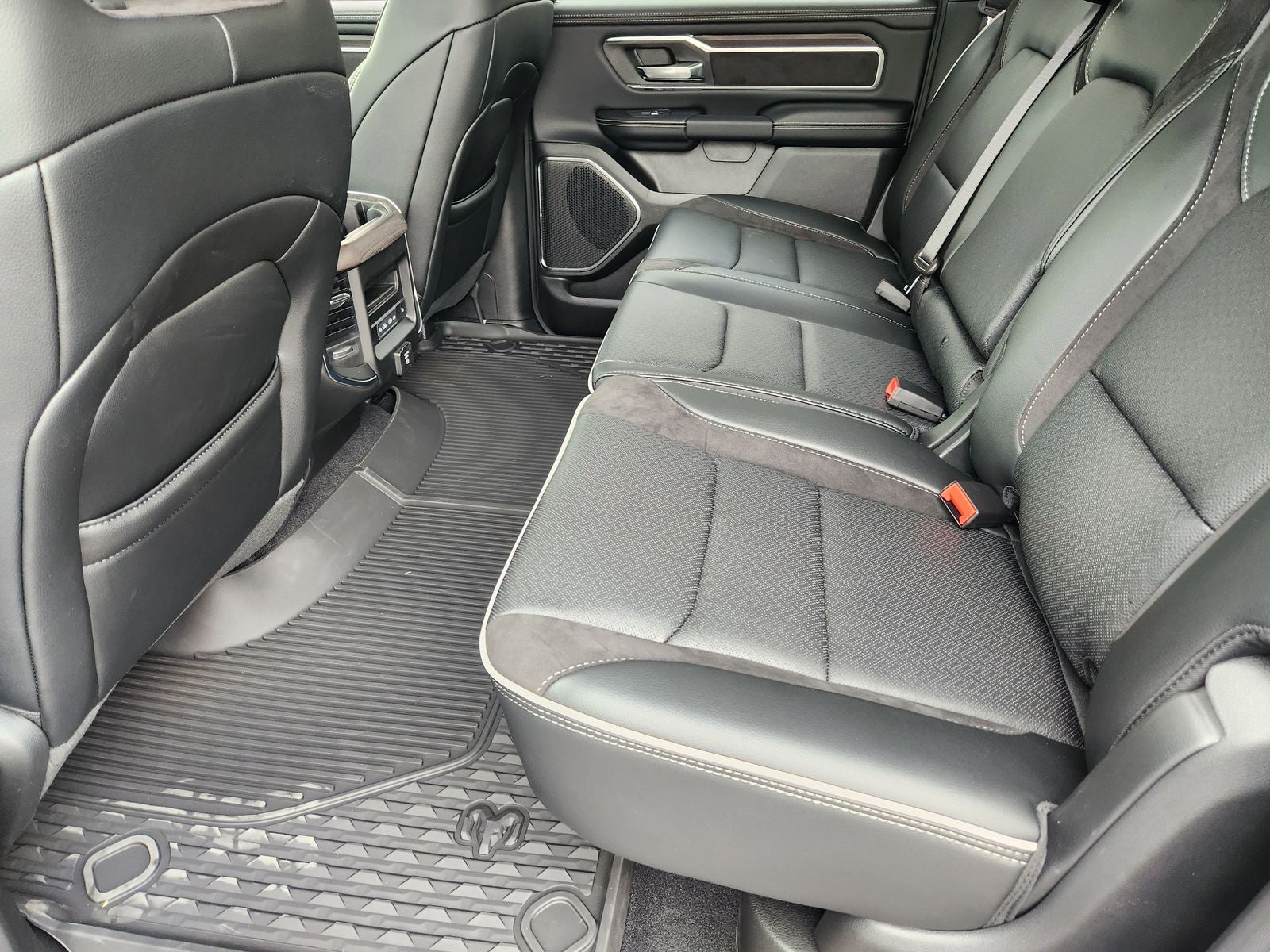 2026 RAM Ram 1500 RAM 1500 LARAMIE CREW CAB 4X2 5'7' BOX