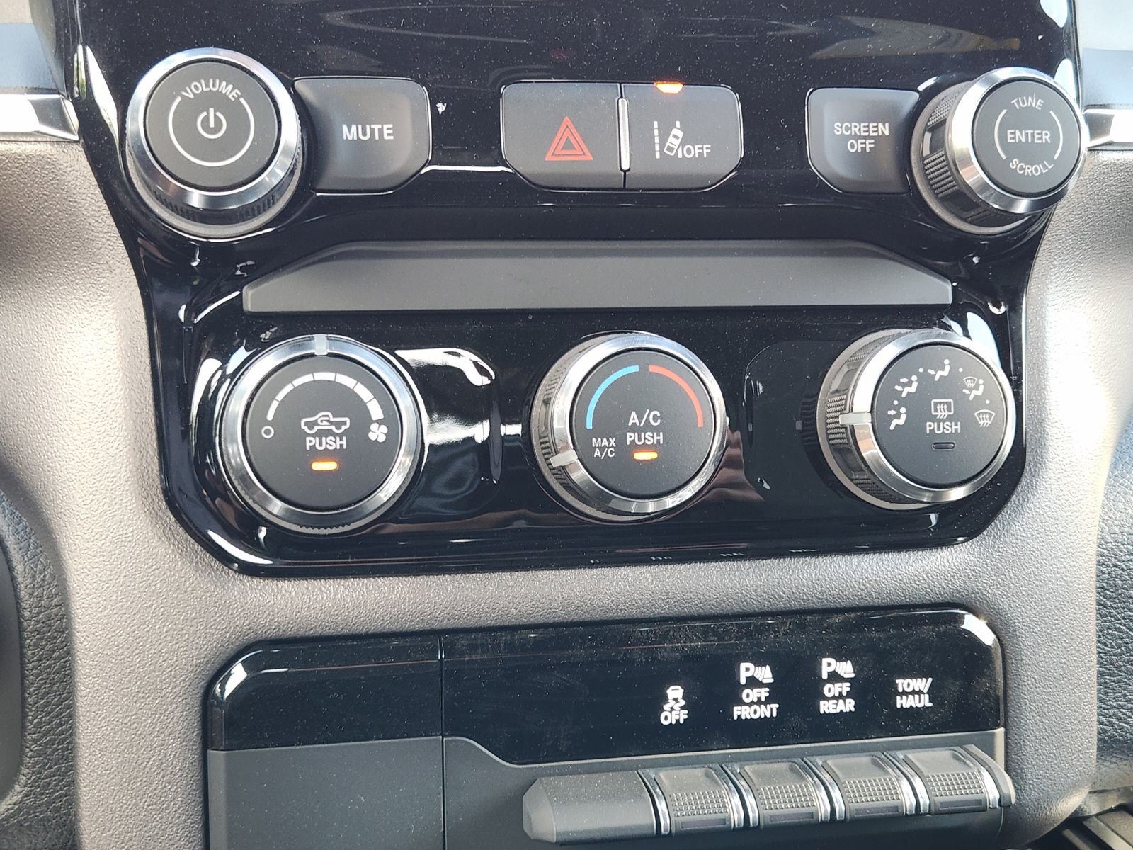 2026 RAM Ram 1500 RAM 1500 EXPRESS CREW CAB 4X4 5'7' BOX