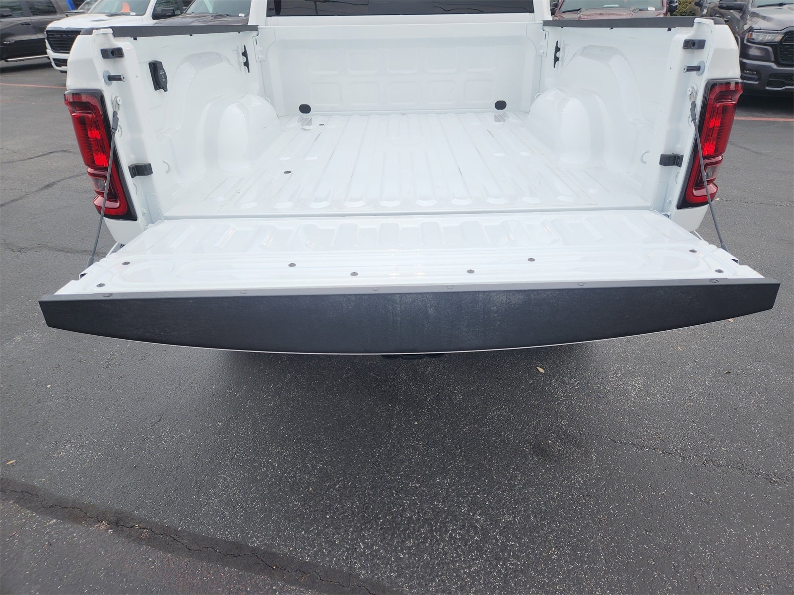 2026 RAM Ram 2500 RAM 2500 BLACK EXPRESS CREW CAB 4X4 6'4' BOX