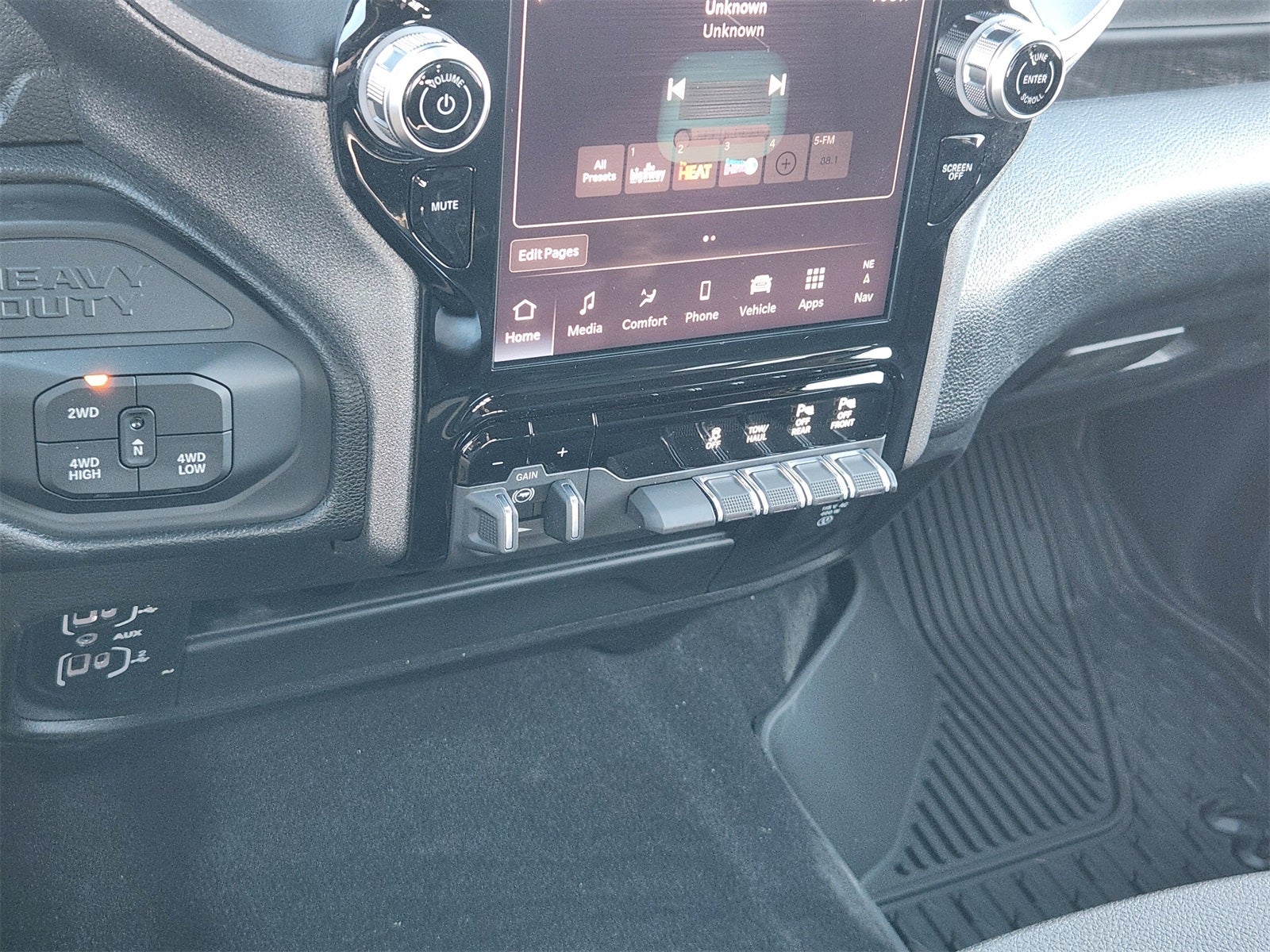 2026 RAM Ram 2500 RAM 2500 BLACK EXPRESS CREW CAB 4X4 6'4' BOX