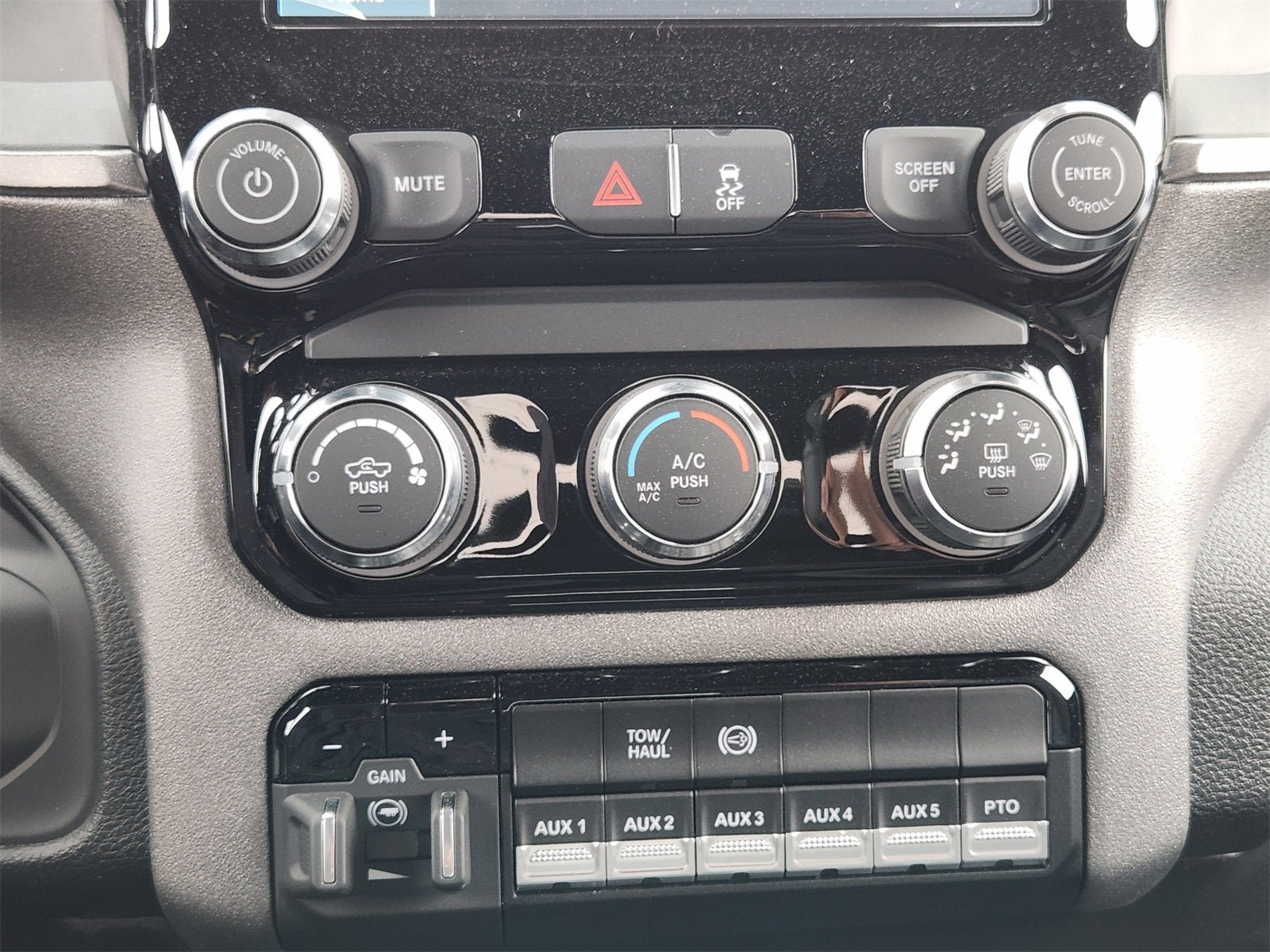 2026 RAM Ram 3500 Chassis Cab RAM 3500 TRADESMAN CREW CAB CHASSIS 4X4 60' CA