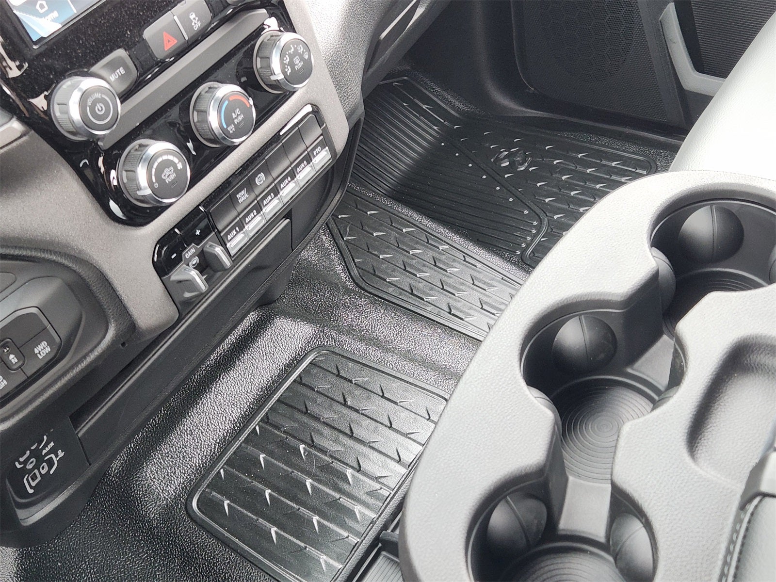 2026 RAM Ram 3500 Chassis Cab RAM 3500 TRADESMAN CREW CAB CHASSIS 4X4 60' CA