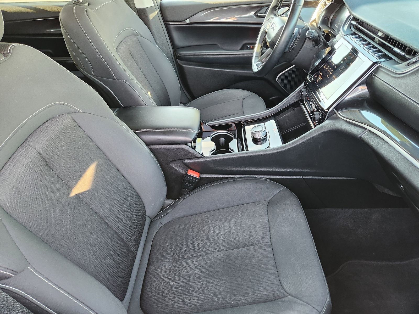 2022 Jeep Grand Cherokee L Laredo