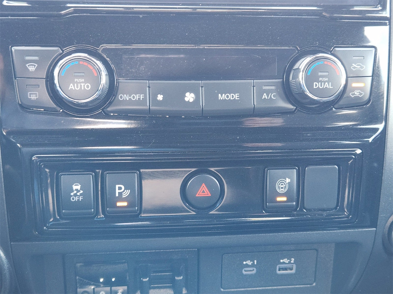 2023 Nissan Titan SV