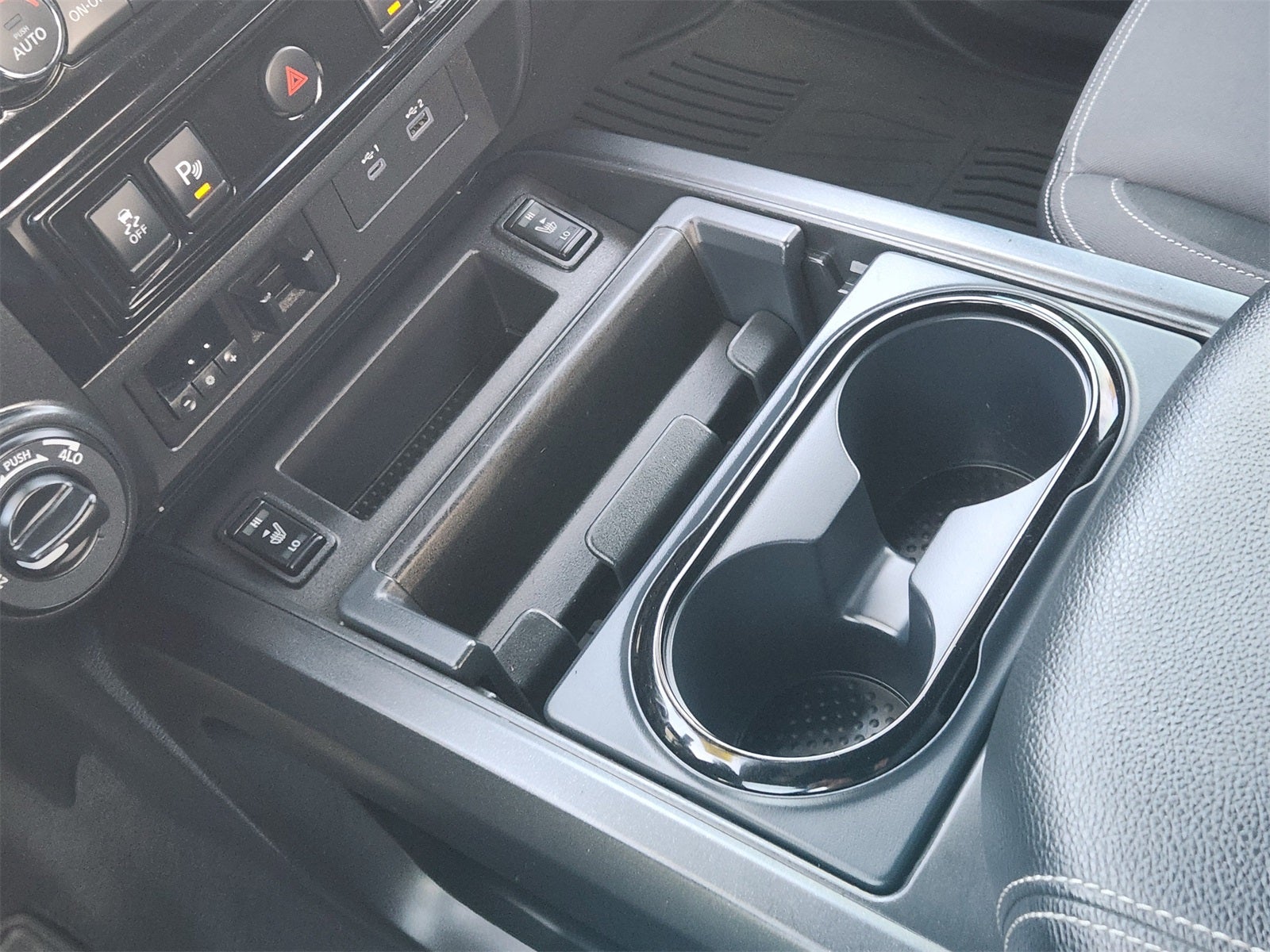 2023 Nissan Titan SV