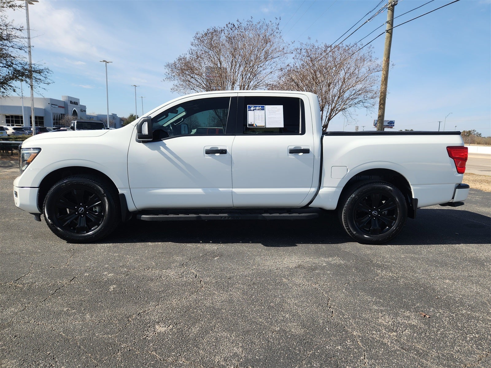 2023 Nissan Titan SV
