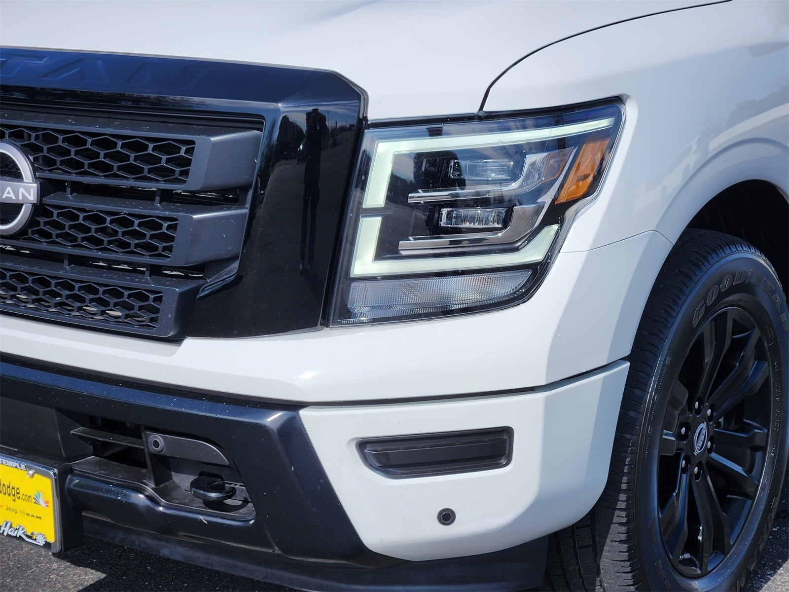 2023 Nissan Titan SV