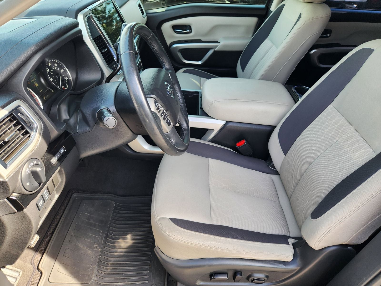 2021 Nissan Titan SV
