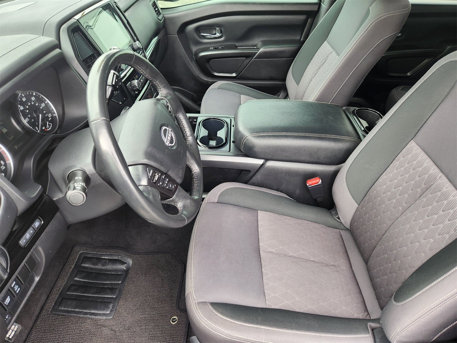 2024 Nissan Titan SV