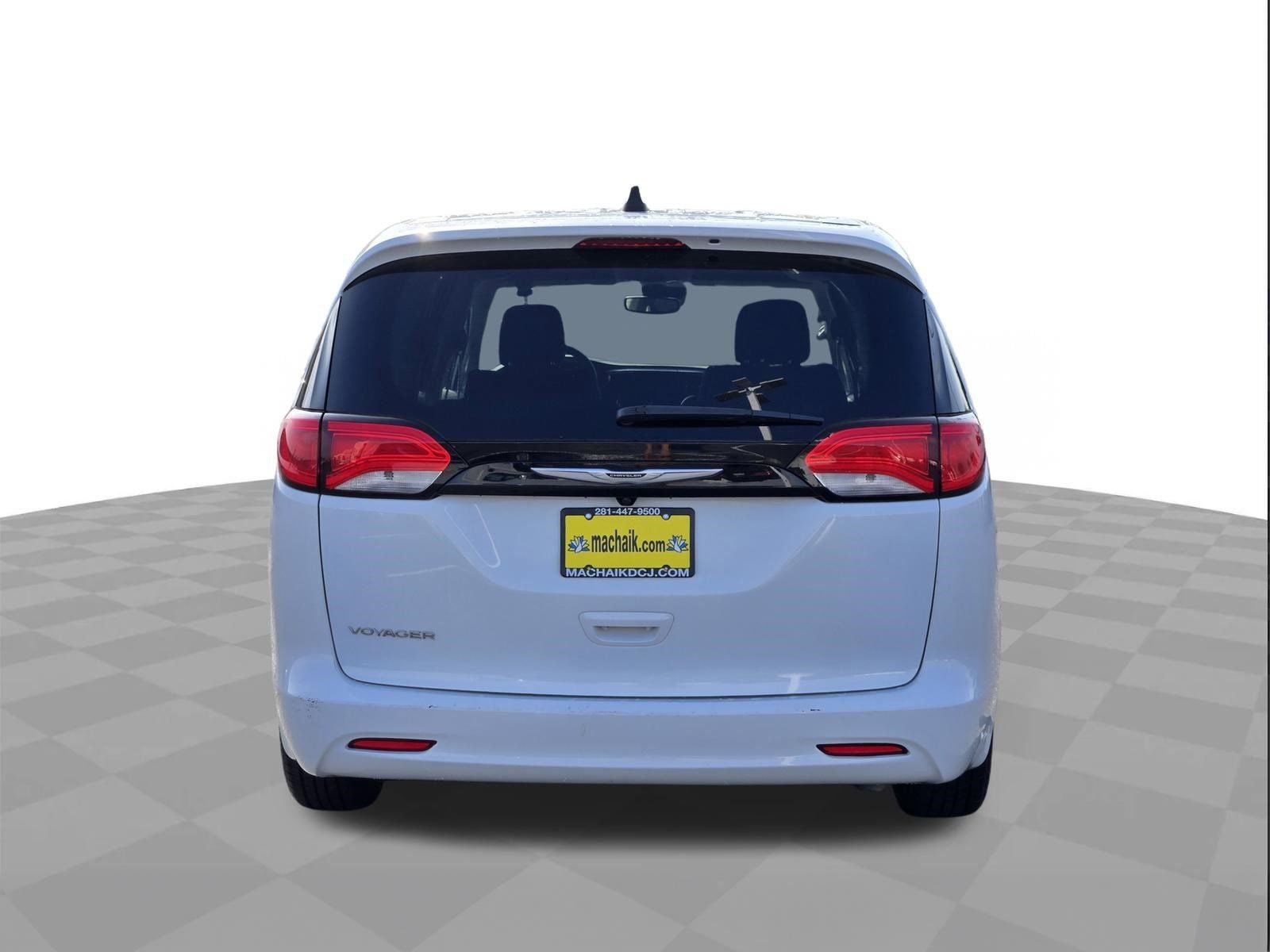 2023 Chrysler Voyager LX