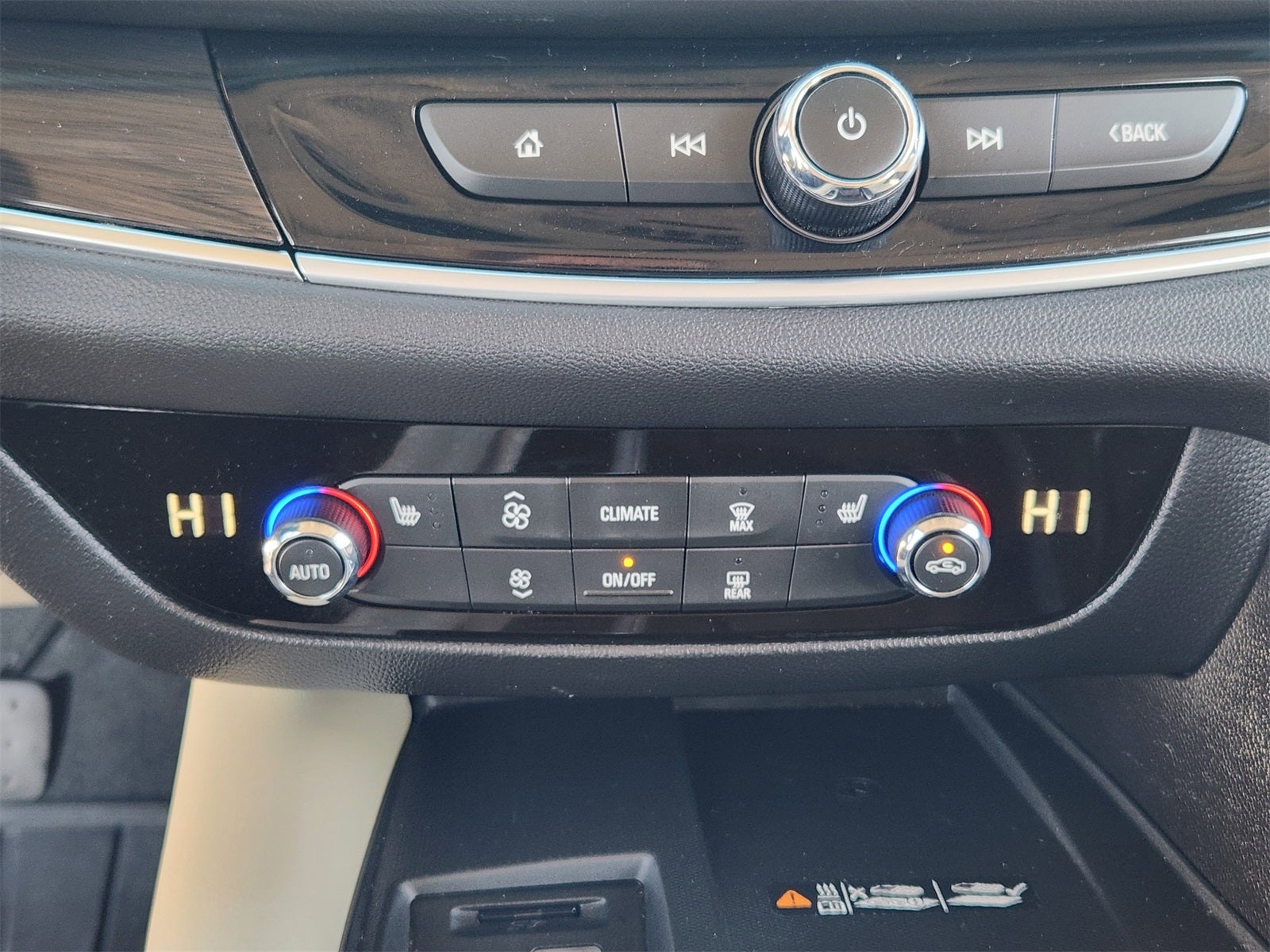 2022 Buick Enclave Essence