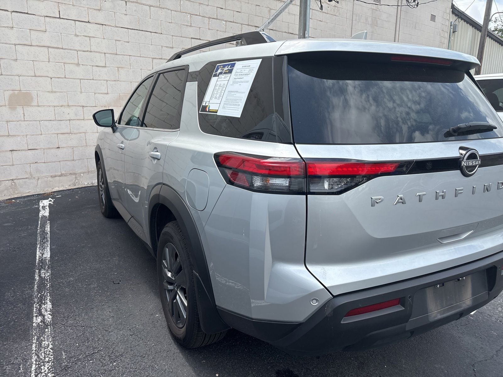 2024 Nissan Pathfinder SV