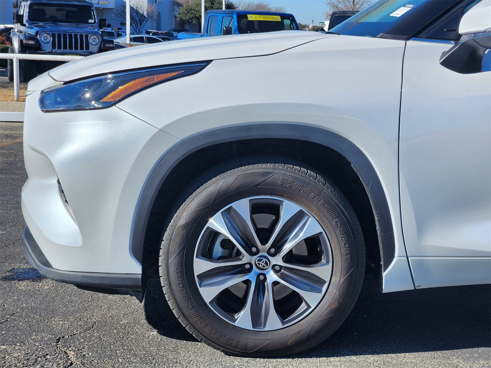 2024 Toyota Highlander LE